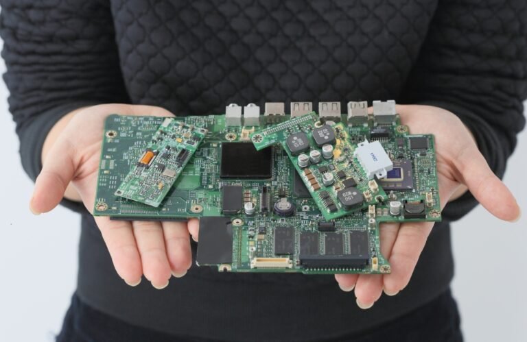 Réparer sa carte électronique : voici tous les avantages Carte électronique