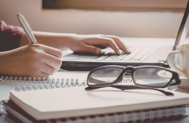 Saisie de données manuelle ou automatisée : quelle solution pour votre entreprise ? Saisie de données manuelle ou automatisée